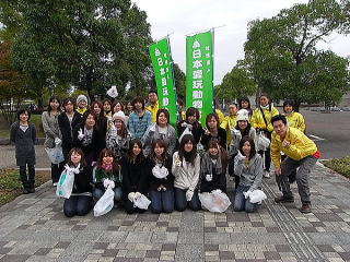 活動前にみんなで集合写真　がんばるぞー！！