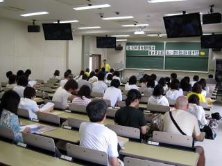 この日は支部長の司会で、南里氏の経歴、ご紹介から始まりました